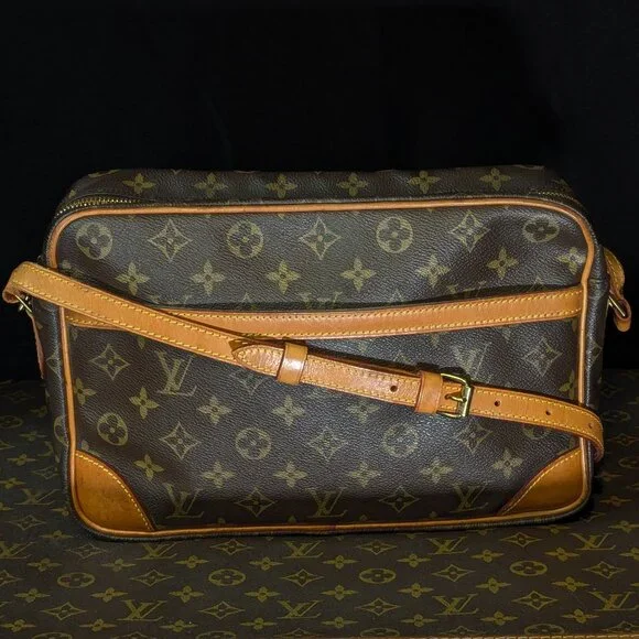 LOUIS VUITTON Trocadero 30 Monogram Canvas - Large Crossbody - Picture 16 of 16